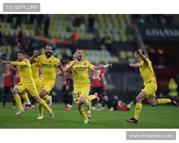 西甲大战莱万多夫斯基精彩进球助巴萨力克黄潜成功登顶