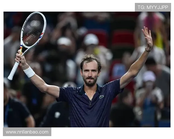 梅德韦杰夫时隔六年强势回归网球四强 展现复苏势头